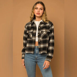 NWT-Plaid Flannel Pocket Detail Short Shacket w/ pockets